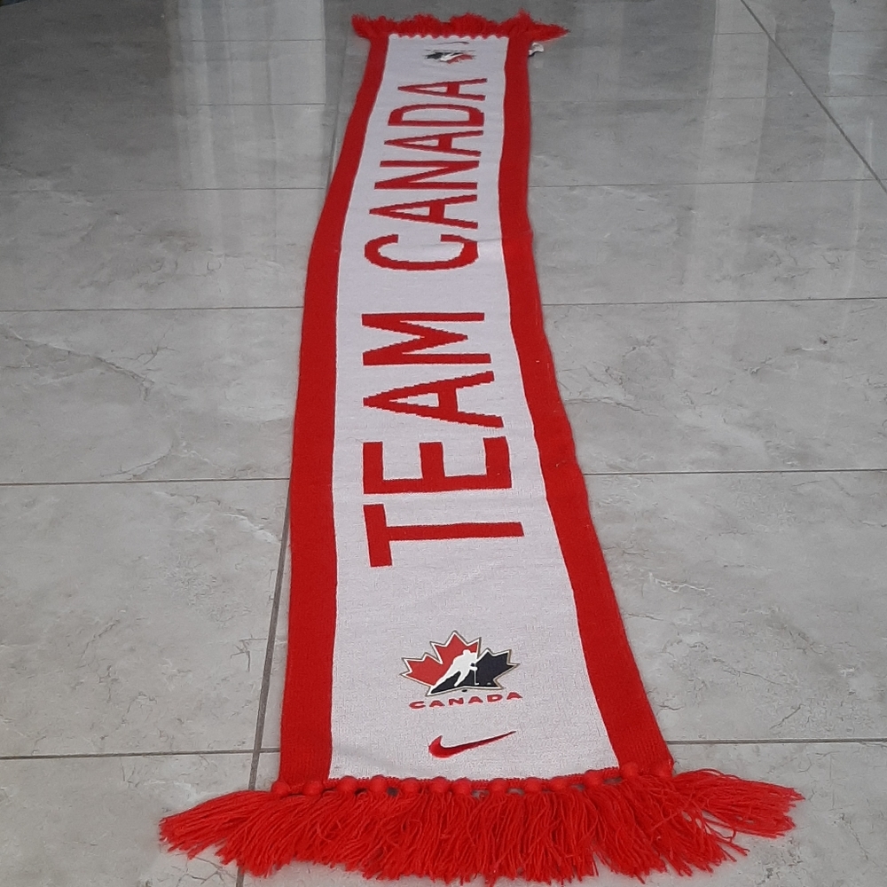 Team Canada Scarf & Pennant
